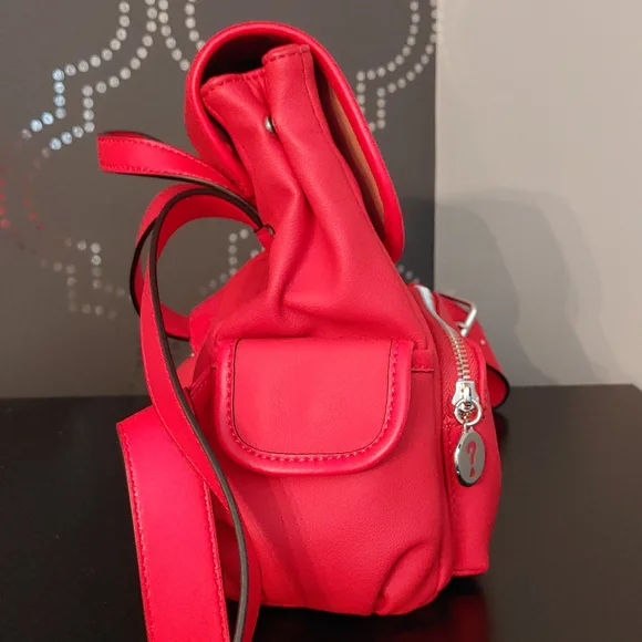 Beautiful Red Guess backpack - Picture 4 of 5